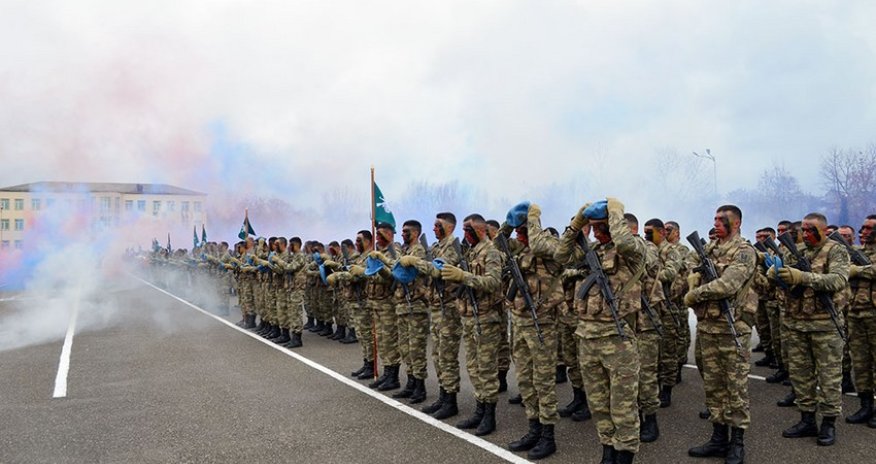 Azerbaijani defense minister gives instructions to commandos on being constantly ready for fulfilling new combat tasks