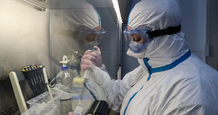 Главный инфекционист США: Распространение омикрон-штамма неизбежно