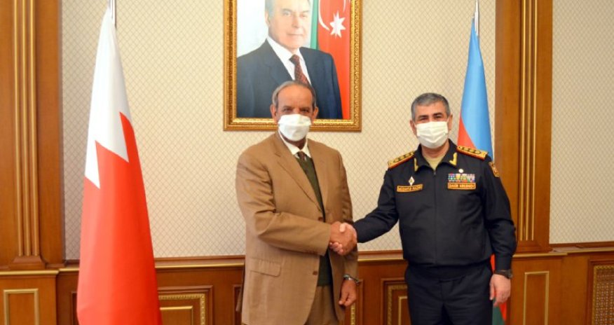 Müdafiə naziri Bəhreyn Müdafiə Qüvvələrinin Baş Komandanı ilə görüşüb
