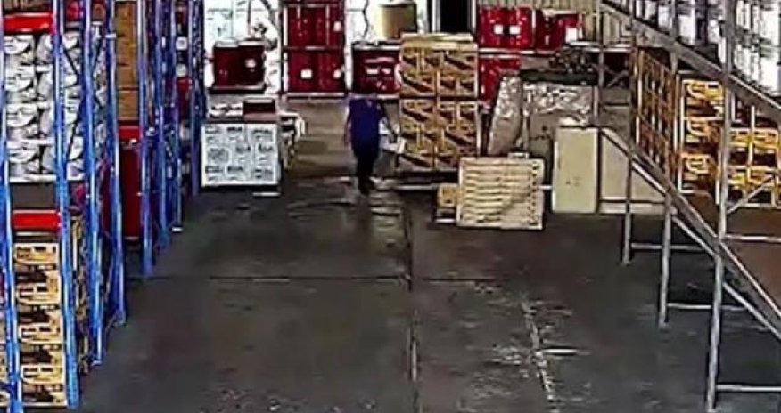 Müdirin danladığı qadın iş yerini partlatdı  - FOTO