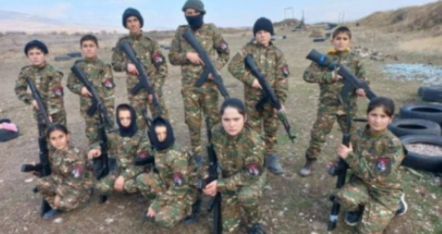 Ermənistan militarizmi canlandırmaq üçün uşaqlardan istifadə edir