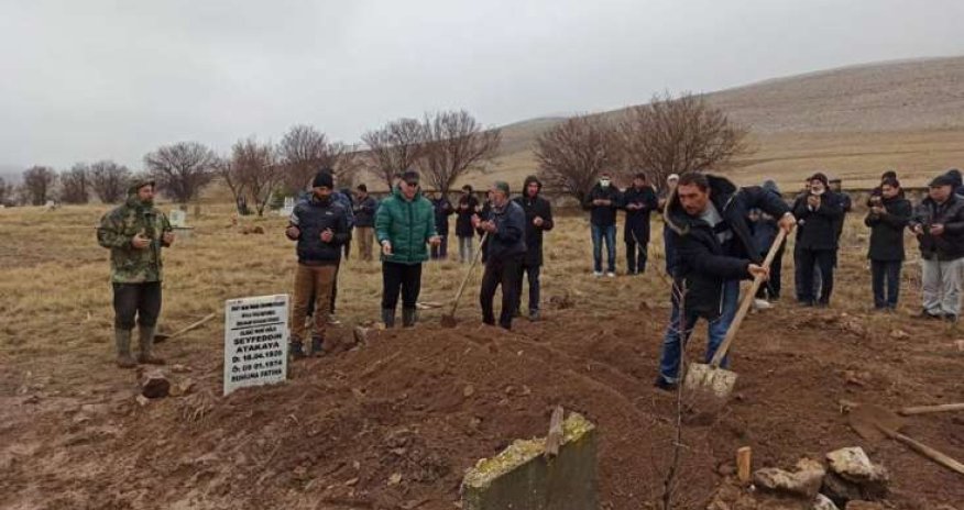 Cəsədi yumaq üçün tabutu açdılar: Ölən şəxsin üzünə baxanda ŞOKA DÜŞDÜLƏR - FOTOLAR