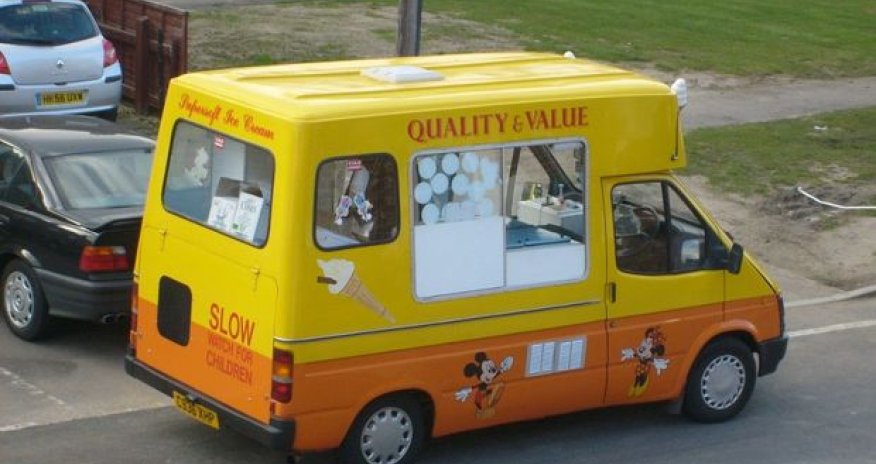 Dondurma furqonlarından cənazə korteji hər kəsi təəccübləndirdi - VİDEO