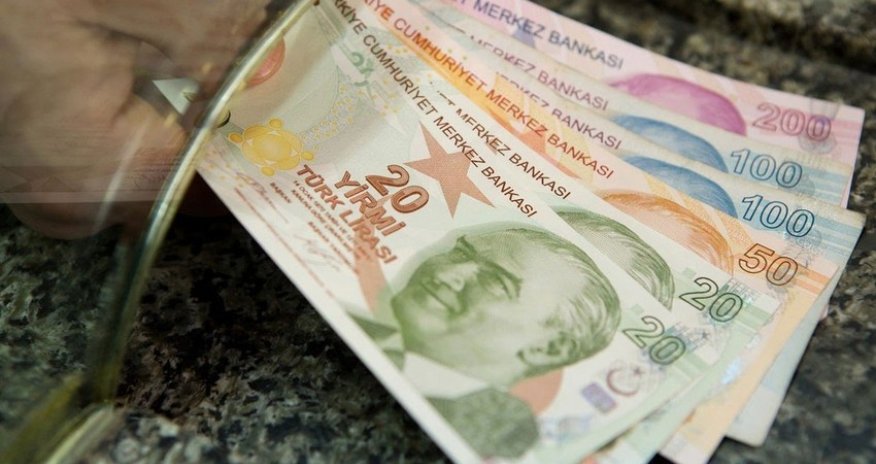Turkish lira exchange rate falls to record levels