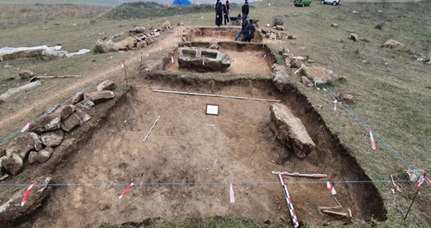 “Avey”də 12 qəbir aşkarlandı - Fotolar