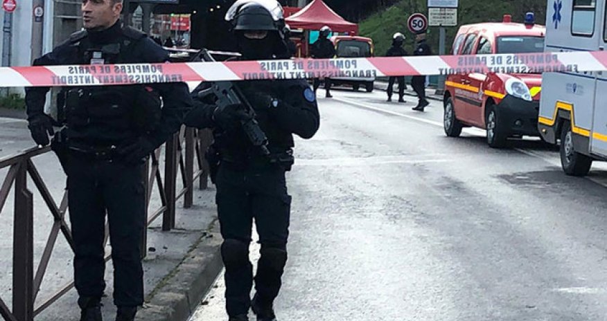 Parisdə silahlı şəxs qadınları girov götürdü
