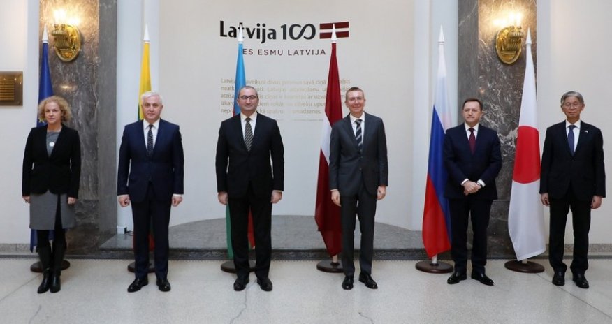 Latvian FM meets Azerbaijani envoy