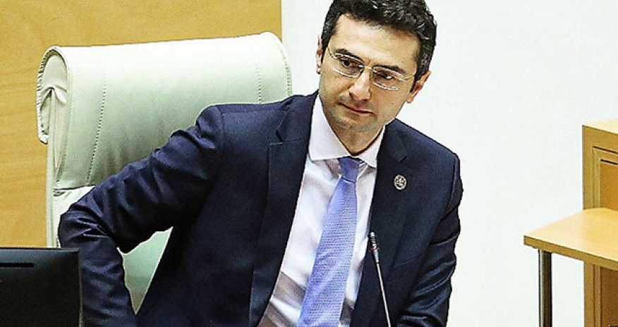 Parlamentinin sədri istefa verdi