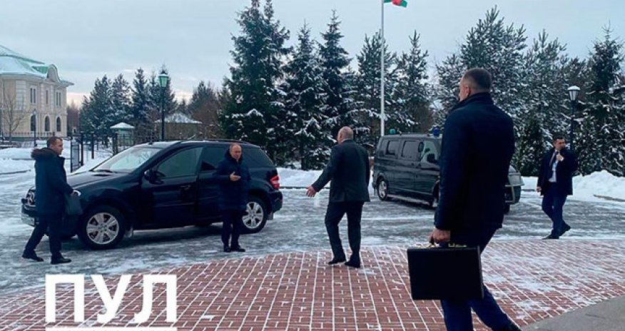 Putin “Mercedes”in sükanı arxasına keçib Lukaşenkonu qarşılamağa getdi - Video