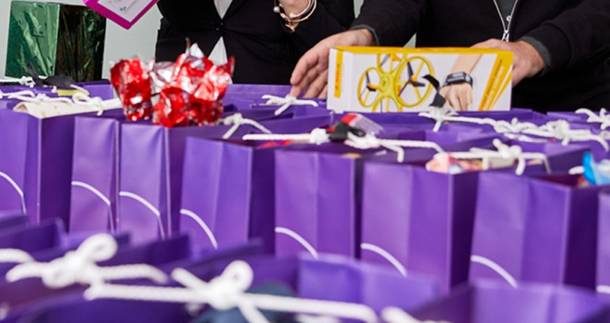 “Meet the New Year with gifts from volunteers”