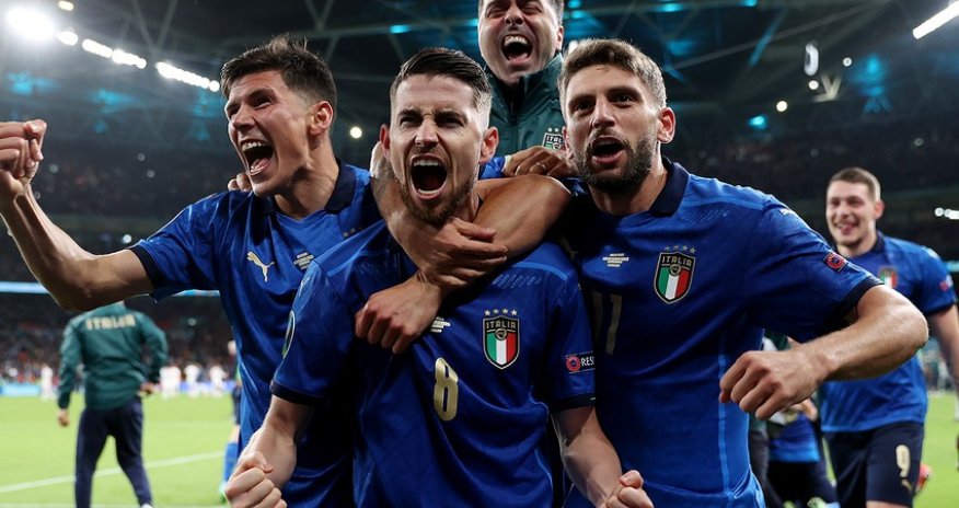 Названа лучшая футбольная команда 2021 года