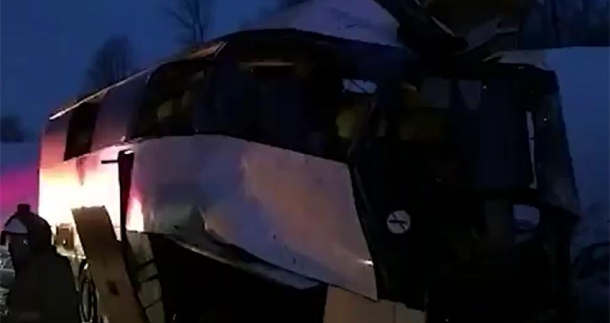 Avtobus qəzası, 5 ölü, 16 yaralı - Video