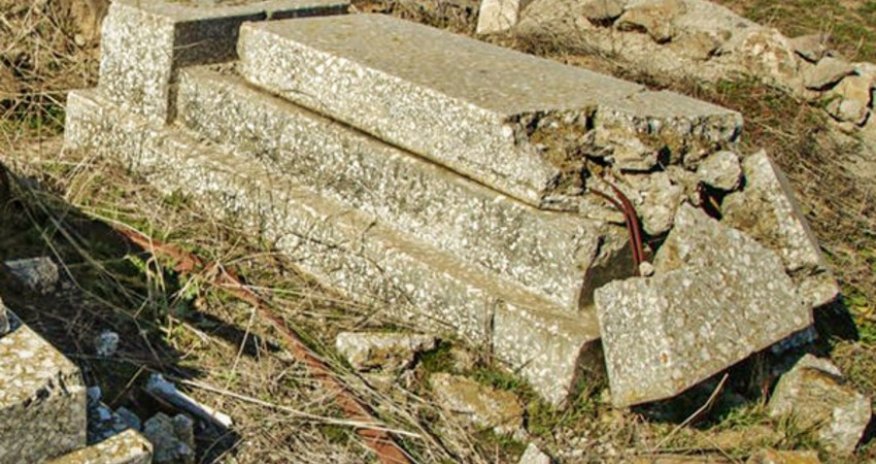 Almaniyada müsəlmanların məzarları naməlum şəxslər tərəfindən dağıdılıb
