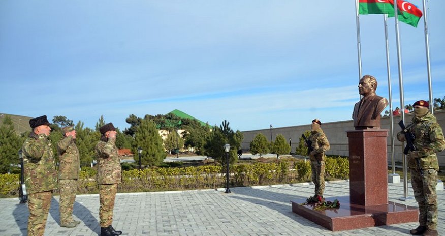 Azerbaijani defense minister visits military unit of Special Forces