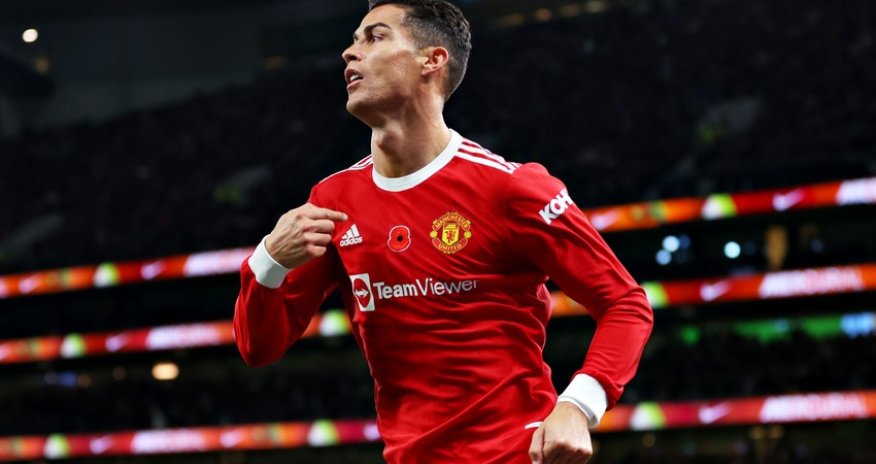 Cristiano Ronaldo considering leaving Manchester United