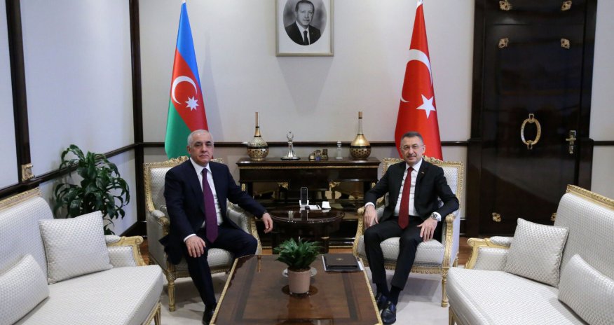 Əli Əsədov Fuad Oktayla telefonla danışdı