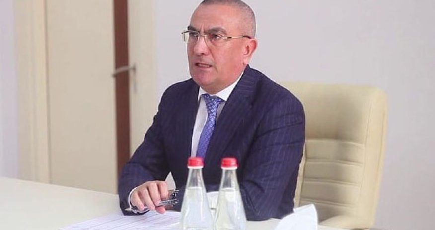 Alimpaşa Məmmədov həbsdə namaza başlayıb, şeir yazır