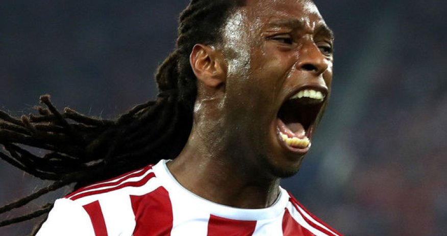 “Olimpiakos” klubunun futbolçusunu “bita” ilə döyüblər