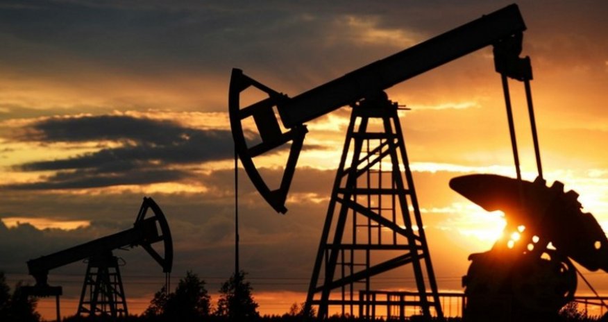 Oil drops after reaching 7-year record