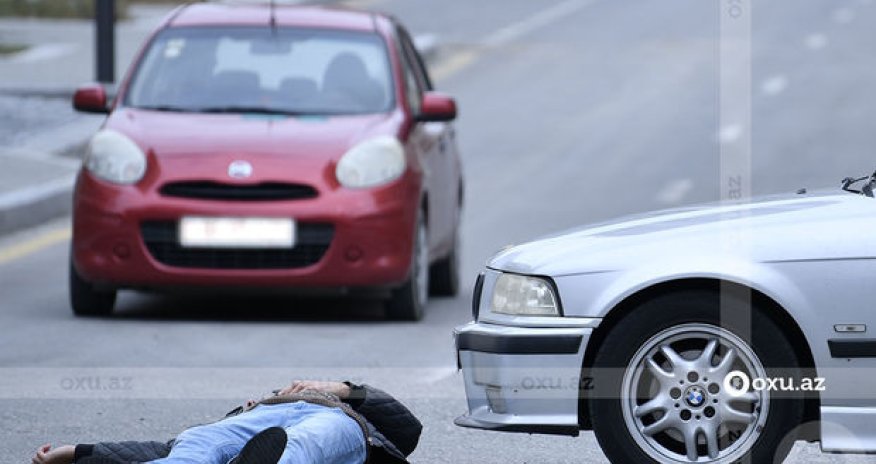 Göyçayda bir piyadanı iki avtomobil vurub - FOTO