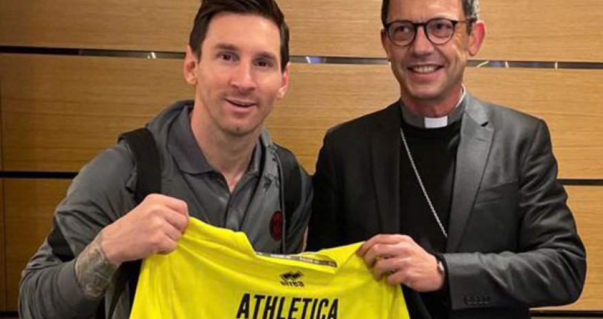 Roma Papasından Messiyə hədiyyə - Foto