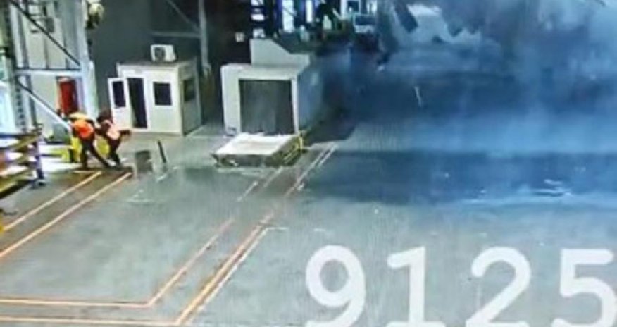 Aeroportda qara görə dam çökdü - Video