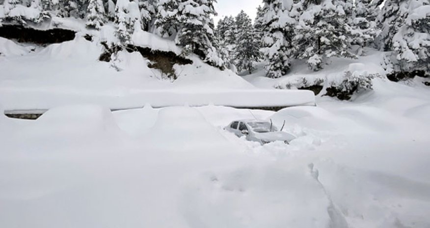 Avtomobillər qarın altında itdi - Video