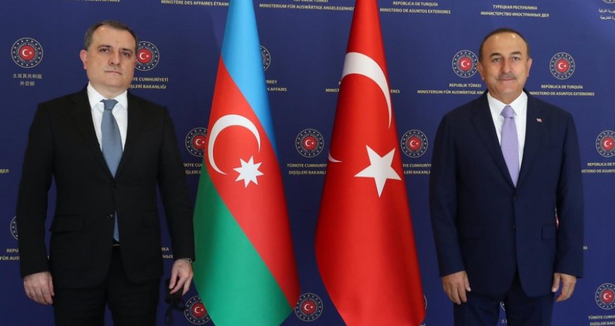 Azerbaijani, Turkish FMs hold phone conversation