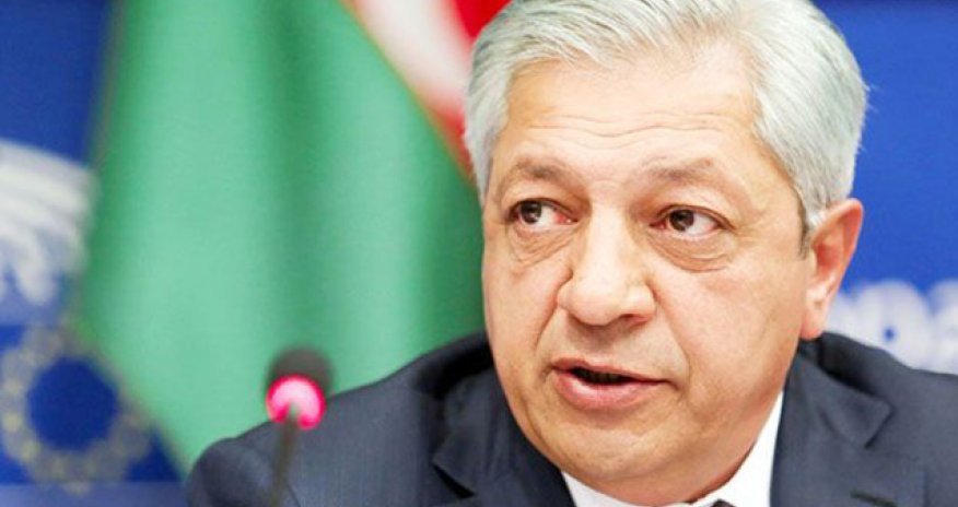 Cavanşir Feyziyev jurnalistləri və siyasətçiləri təhqir etdi