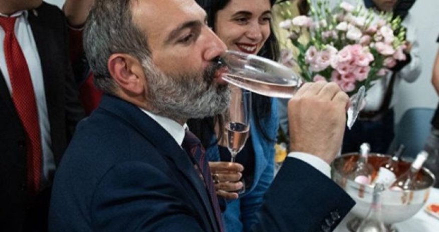 Paşinyan içib, Putini təhqir etdi