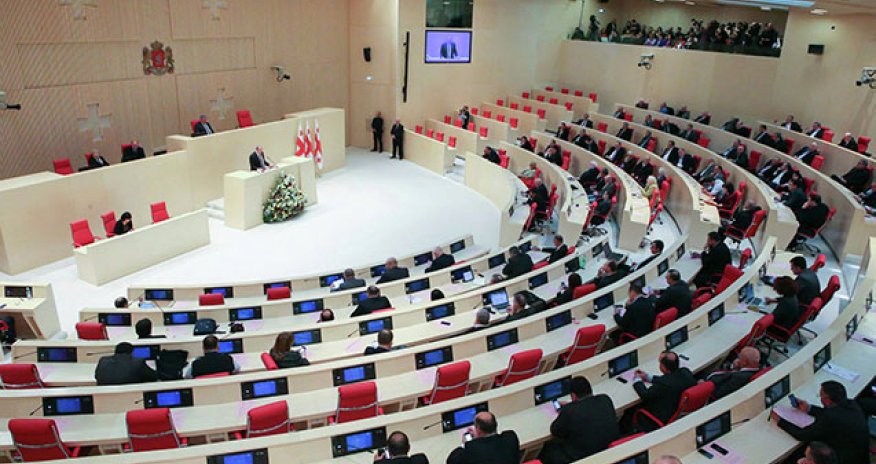 Gürcüstan parlamentinin dörd deputatının mandatı ləğv edildi