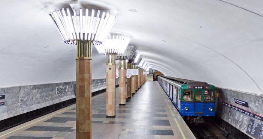 Ukrayna vətəndaşları metroda sığınacaq qurdular - VİDEO