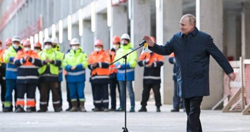 Putin müharibə elanından sonra bu gün ilk dəfə adam içinə çıxıb