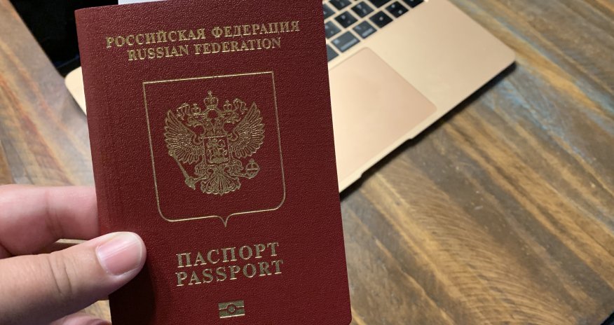 Vətəndaş özünə aid Rusiya Federasiyasının pasportunu yandırdı