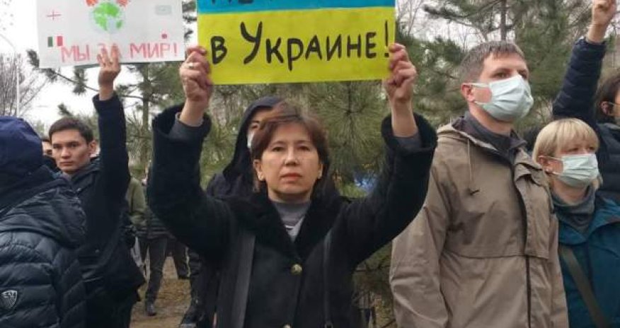 Almatıda Ukraynaya dəstək mitinqi keçirilib