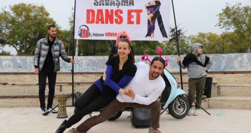 Rusiyanın Ukraynaya hücumuna rəqs nümayişi ilə etiraz edilib - FOTO/VİDEO