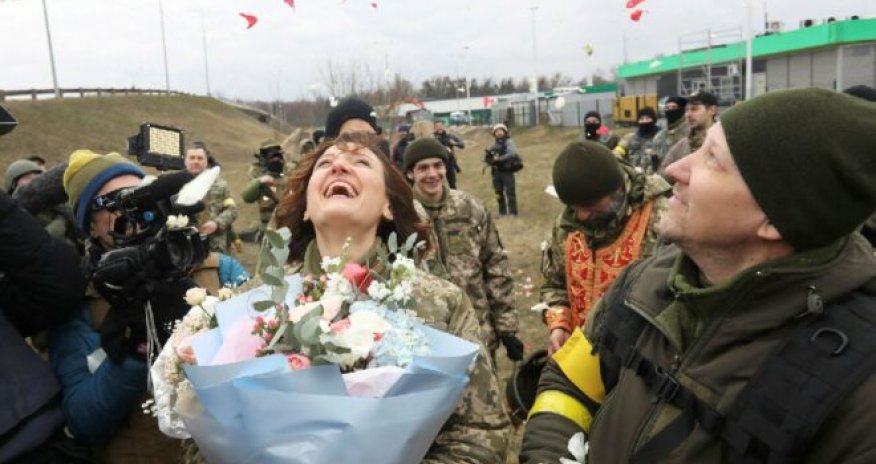 Rusiyaya qarşı döyüşən cütlük cəbhədə evlənib