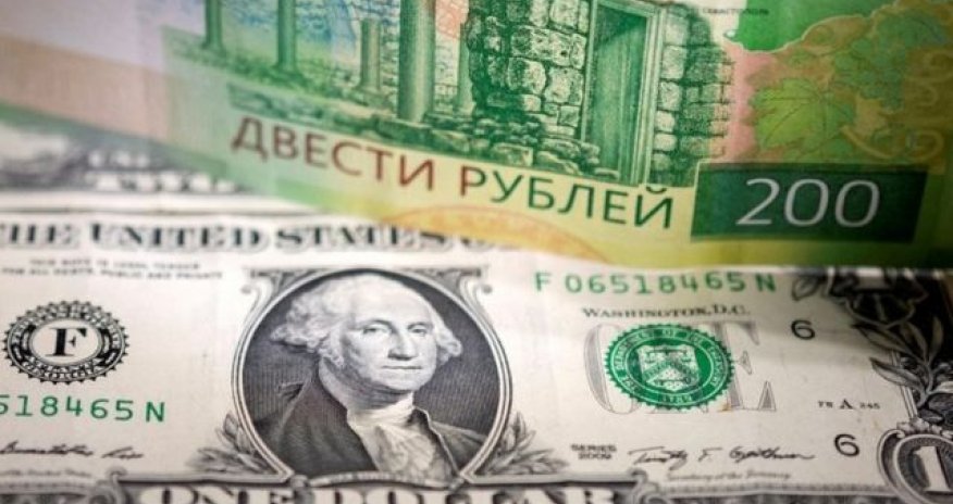Центробанк России запретил банкам продавать людям валюту