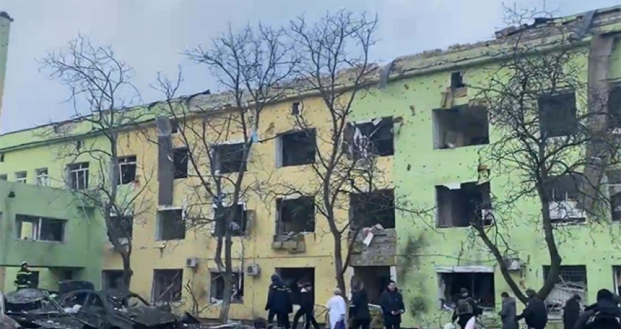 Ruslar Mariupolda doğum evi və uşaq xəstəxanasını vurdu-FOTOLAR