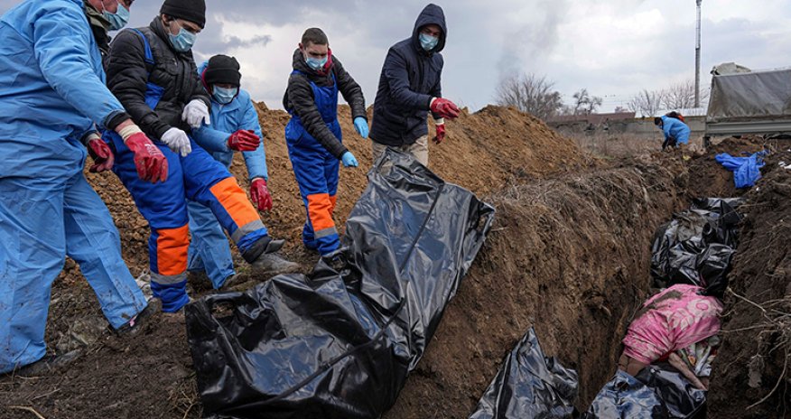 Müharibədə ölən ukraynalıları xəndəklərdə basdırırlar  - FOTOLAR/VIDEO