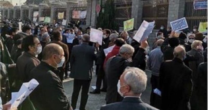 Təbrizdə təqaüdçülər etiraz edir