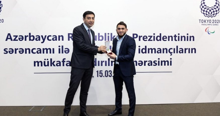 Tanınmış idmançıları mükafatlandırılıb