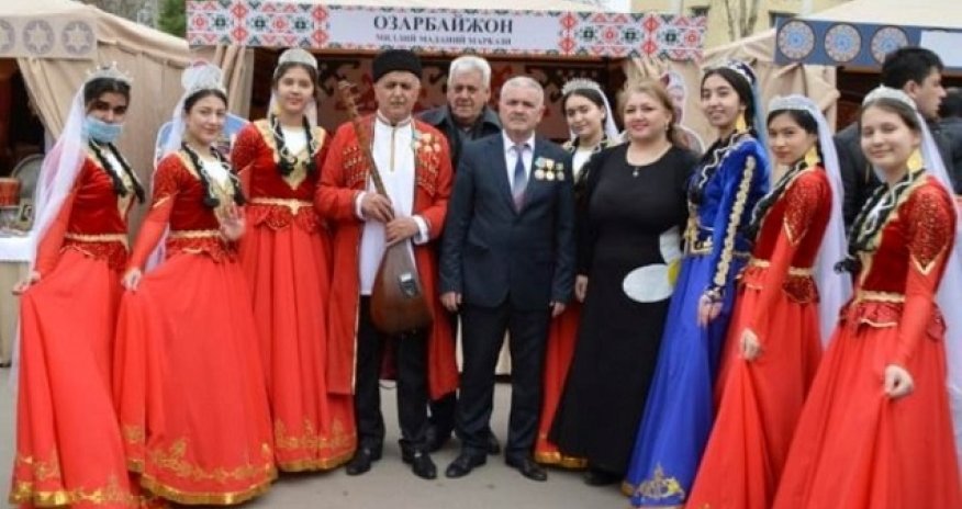 Özbəkistan Prezidenti Azərbaycan guşəsini ziyarət edib