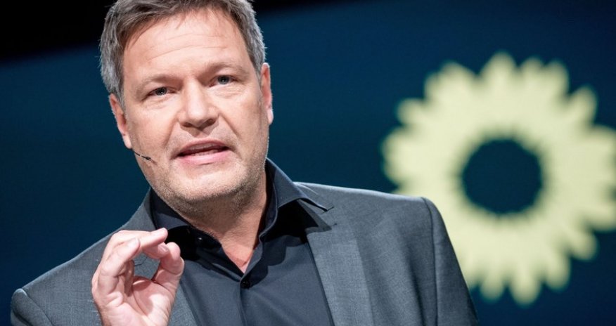 Germany soon to halve oil imports from Russia