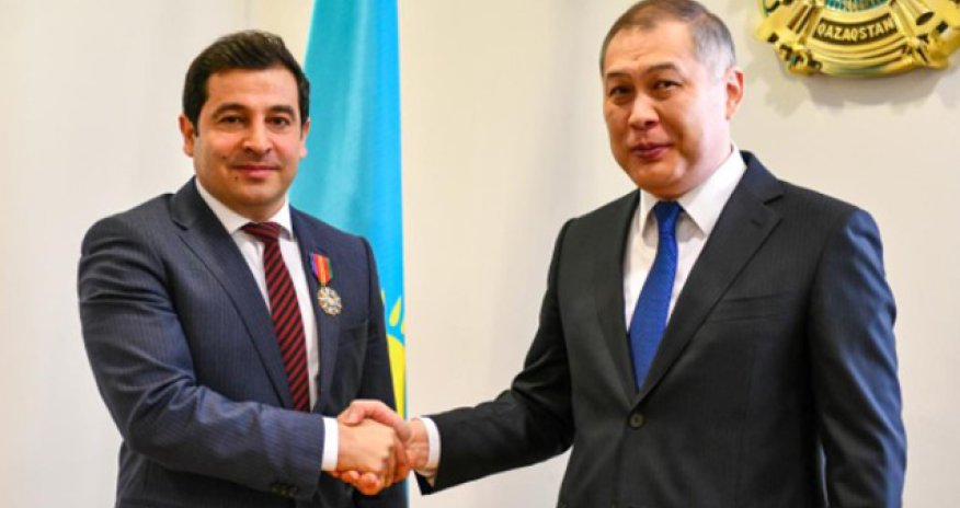 Qazaxıstan Prezidenti azərbaycanlını təltif etdi
