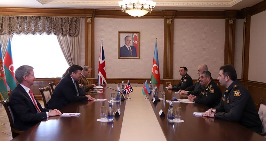 Azərbaycanla Britaniya arasında müdafiə sahəsində əməkdaşlıq müzakirə olunub