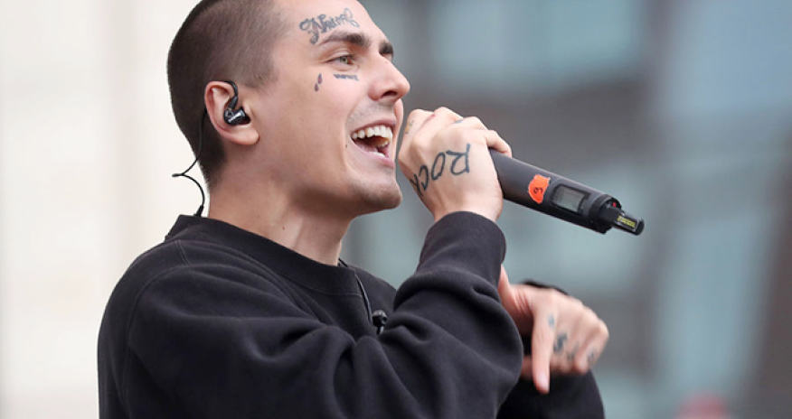 Rusiyalı reper ukraynalıların qarşında diz çöküb ÜZR İSTƏDİ