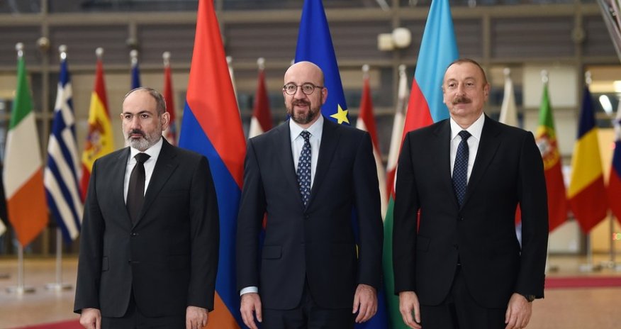 Kremlin hails Baku and Yerevan's intention to launch talks on peace treaty