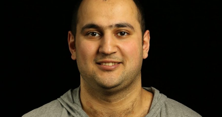 “Facebook”da işə başlayan azərbaycanlıya corab hədiyyə edildi