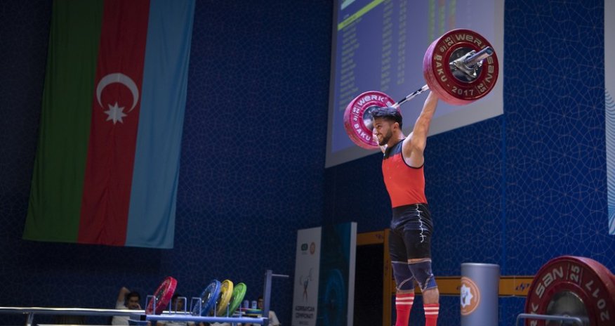İsa Rüstəmov ağır atletika üzrə Azərbaycan çempionu olub